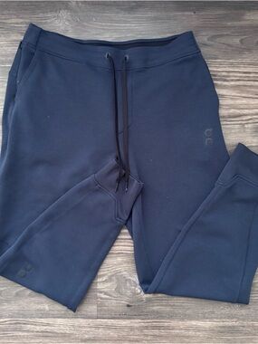 On Running Men's Navy Drawstring Jogger Sweatpants